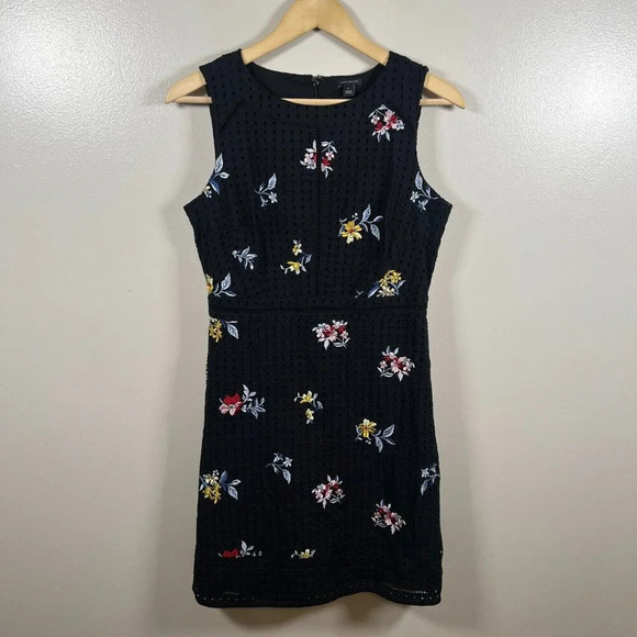Ann Taylor Eyelet Floral Sheath Dress Size 6 Black Work Office Career Church - Picture 1 of 10